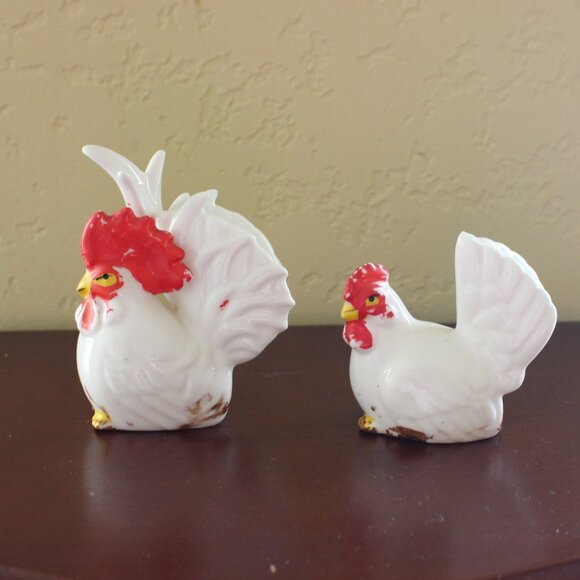 Vintage White Porcelain Hen and Rooster Salt & Pepper Shakers - Picture 3 of 14